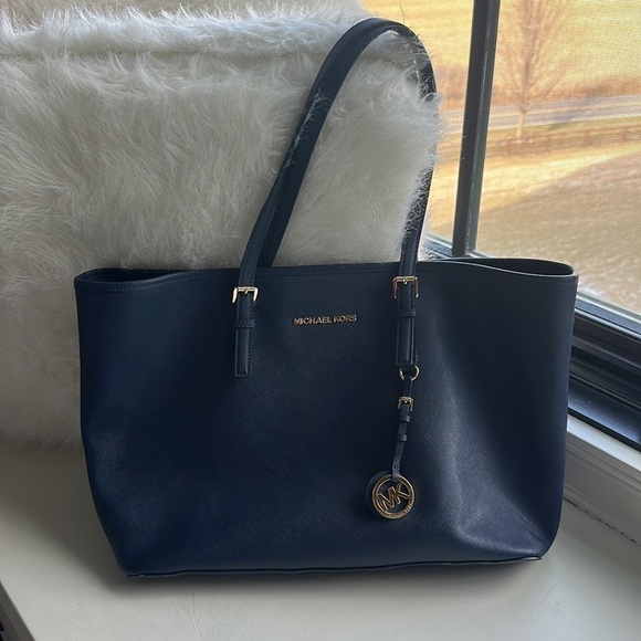 Michael Kors Jet Set Navy Tote - Picture 2 of 10